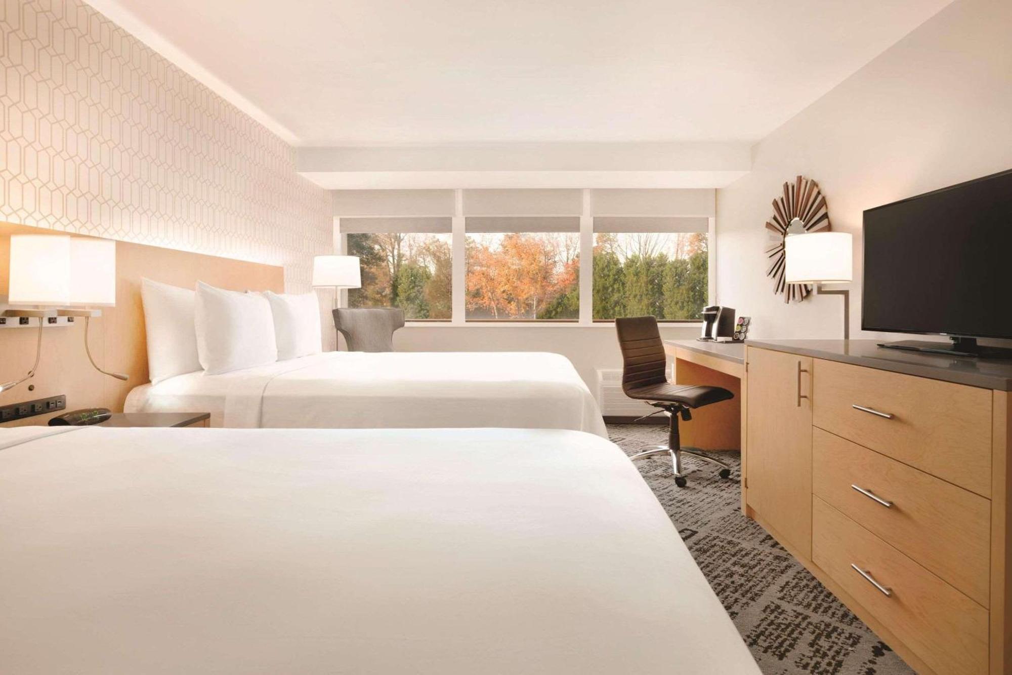 Queen Room Two Queen Beds Non-Smoking